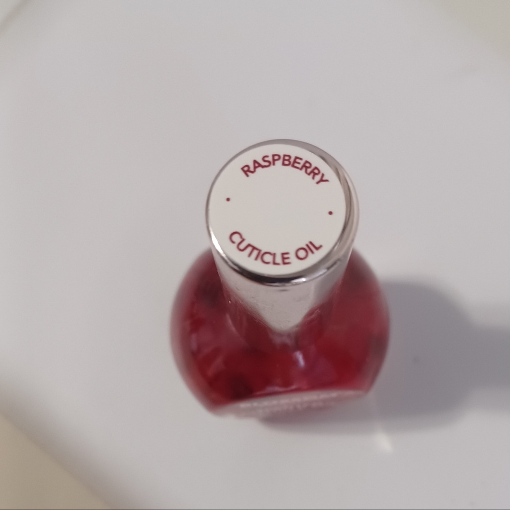8.  Cuticle Moisturizing Oil Raspberry15mL - Picture 3 of 4